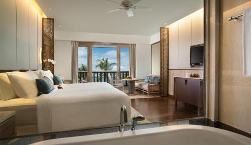 Oceanfront Deluxe King Room