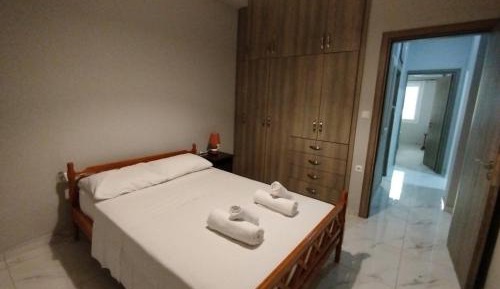 Deluxe Two-Bedroom Apartment with Garden View