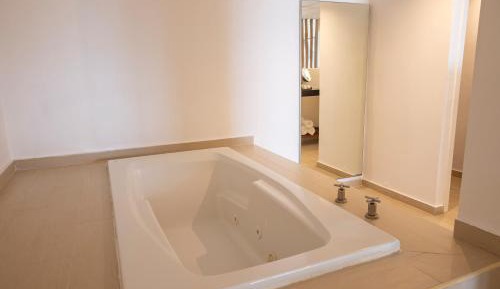Honeymoon Suite
