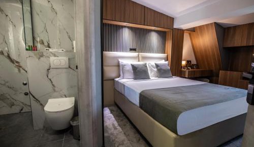 Deluxe Double Room with Balcony and City View