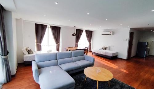 One-Bedroom Apartment with View