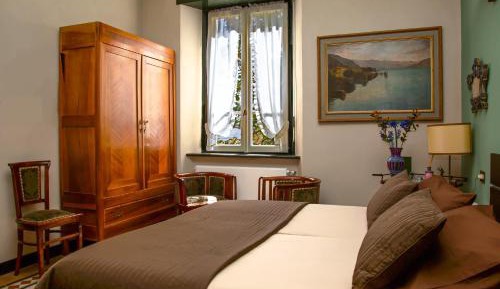 Double or Twin Room with Lake View