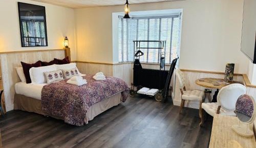 Suite with Hot Tub