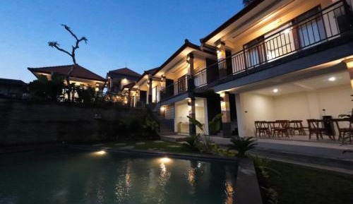 Queen Room with Pool View