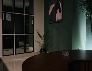One-Bedroom Deluxe Apartment