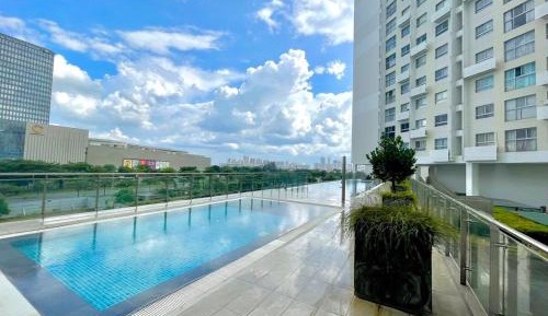 Three-Bedroom Apartment with Balcony