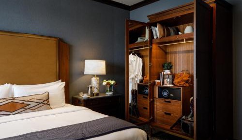 Deluxe King Room