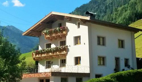 Three-Bedroom Apartment with Balcony