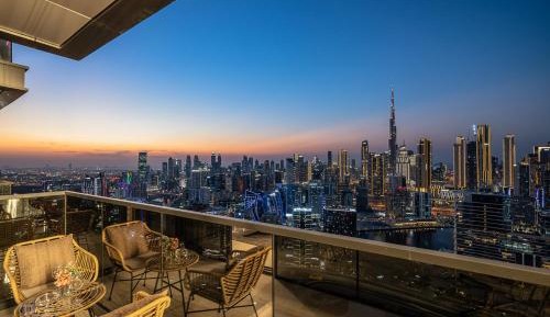 Four-Bedroom Apartment with Balcony 
