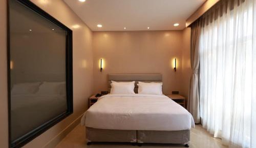 Deluxe Double Room (2 Adults + 1 Child)
