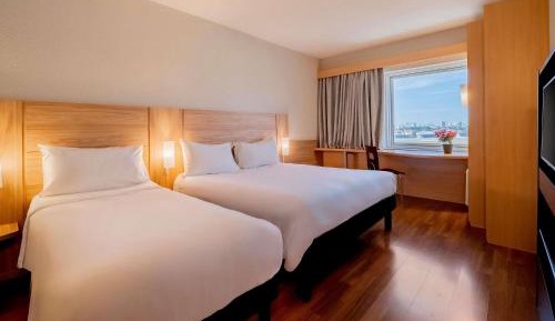 Standard Room with One Double Bed and One Single Bed