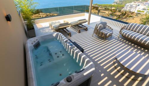 Premium One Bedroom Suite Sea View with Outdoor Jetted Tub