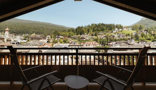 Suite with Mountain View