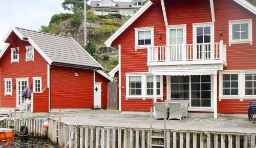 Five-Bedroom Holiday Home