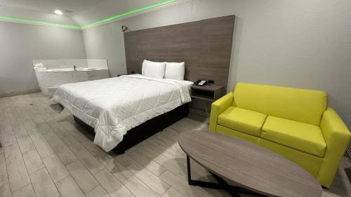 King Bed Non-Smoking with Jetted Tub