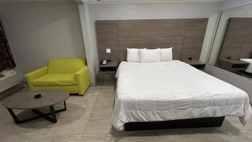 King Bed Accessible Smoking
