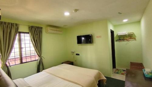 Standard Queen Room