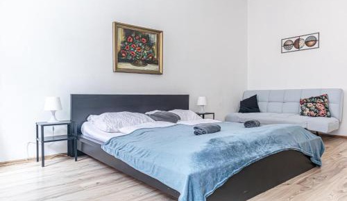 Room #1475105401