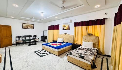 Deluxe Family Room