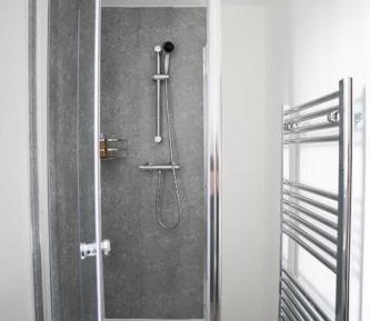 Deluxe One-Bedroom Apartment