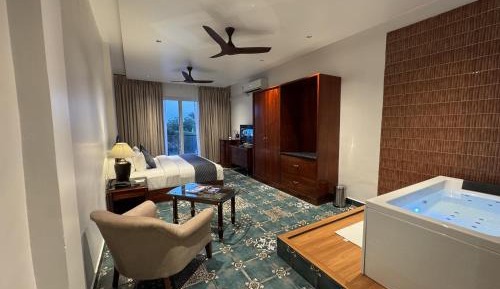 King Room with Spa Bath