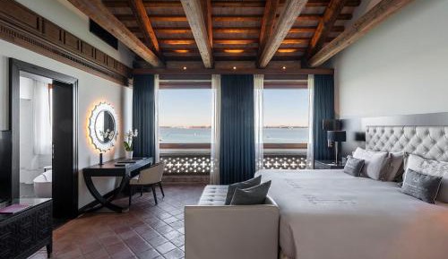 San Clemente Suite