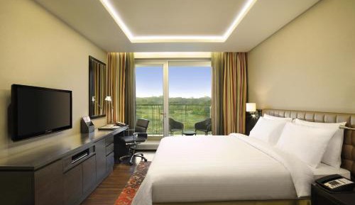 Three-Bedroom Suite with Balcony