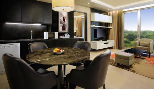 One-Bedroom Suite with Balcony and Kitchenette