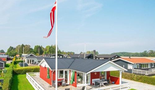 Three-Bedroom Holiday Home 