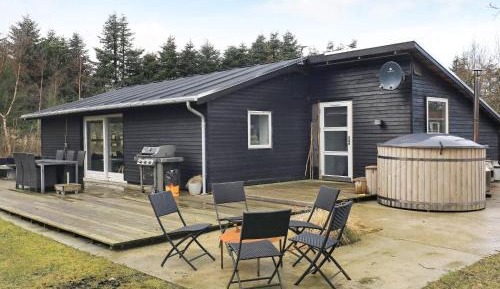 Three-Bedroom Holiday Home 