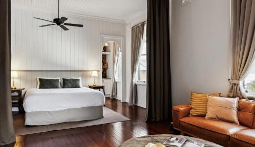 Deluxe King Suite