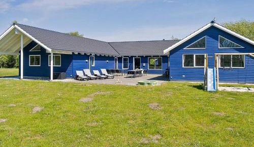Nine-Bedroom Holiday Home