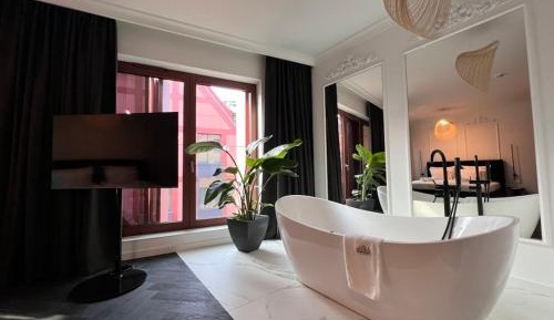 Studio with Spa Bath