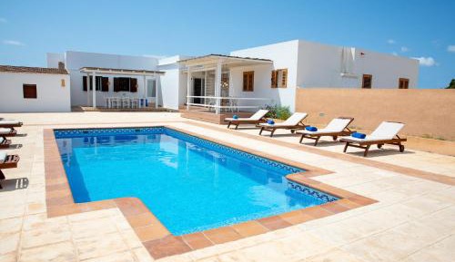 Three-Bedroom Townhouse with Shared Pool