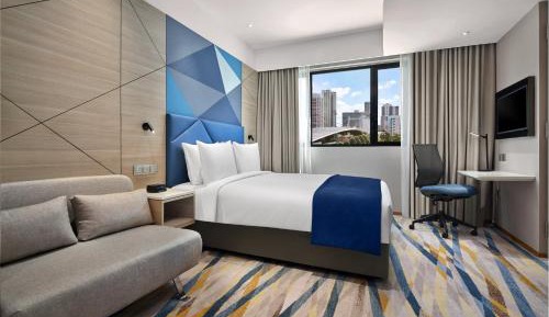 Standard Queen Room - Accessible with Free Breakfast