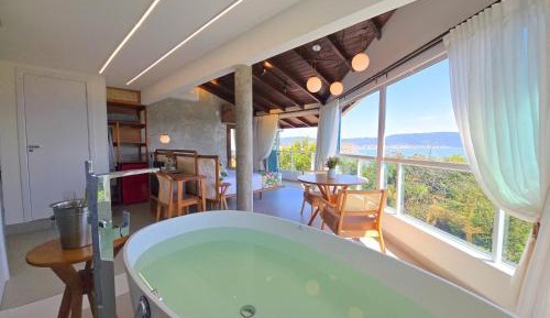 Deluxe Suite with Sea View