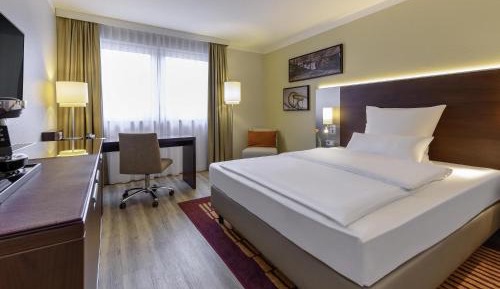 Standard Queen Room