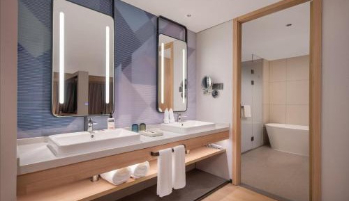 King Suite with Bath