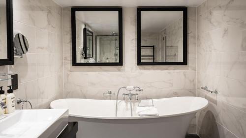 Premium King Room