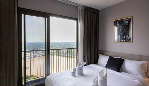 One-Bedroom Apartment with Balcony