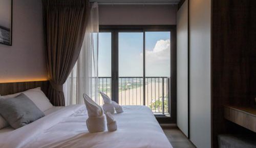 One-Bedroom Apartment with Balcony