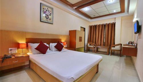Deluxe Double Room (2 Adults + 1 Child)