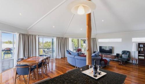 Three-Bedroom Holiday Home 