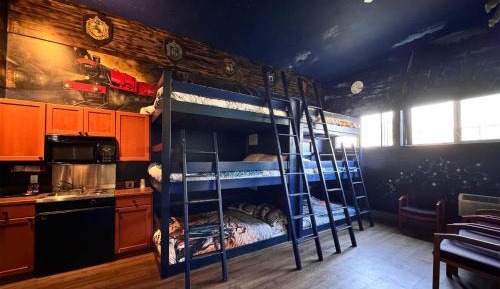 Efficiency Queen Suite with Six Bunk Beds