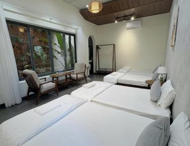 Family Room with Garden View