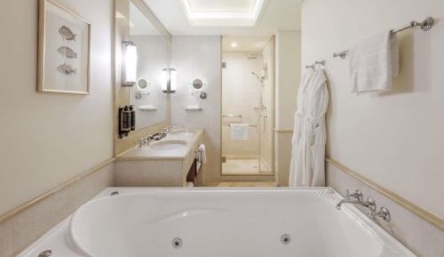 Superior King Room with Spa Bath and City View with one drink voucher
