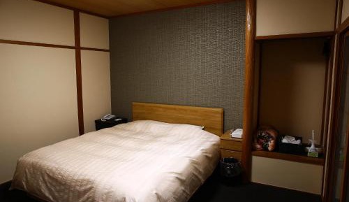 Queen Room with Shared Bathroom