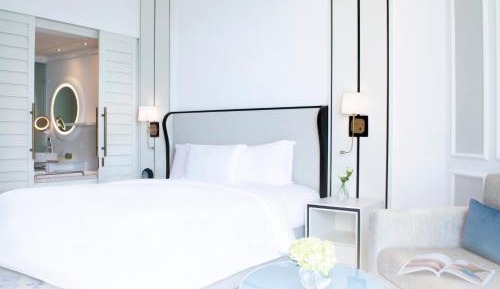 Superior King Room with Partial Sea View - Pool Access