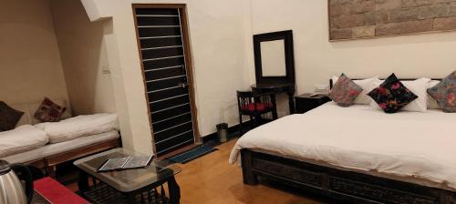 Deluxe Double Room with Extra Bed
