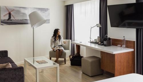 Superior King Room with Sofa - Non-Smoking
